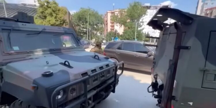 Rrezik për sigurinë në Kosovë? Shefi i KFOR-it: Trupat ushtarake mund të shtohen