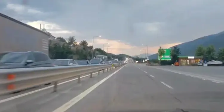 Rritet fluksi në pikën kufitare të Morinit: mbi 41 mijë hyrje në 12 orë