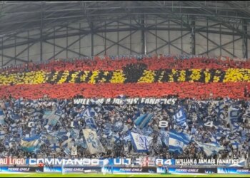 Rroftë Spanja — Tifozët e Olympique Marseille festojnë titullin botëror të La Roja