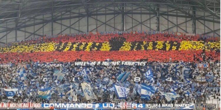Rroftë Spanja — Tifozët e Olympique Marseille festojnë titullin botëror të La Roja
