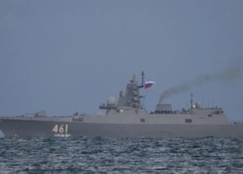 Rusia shpërngul anijet luftarake në Detin Baltik, pretendon se po përgatitet për masat e Europës ndaj flotës fantazmë