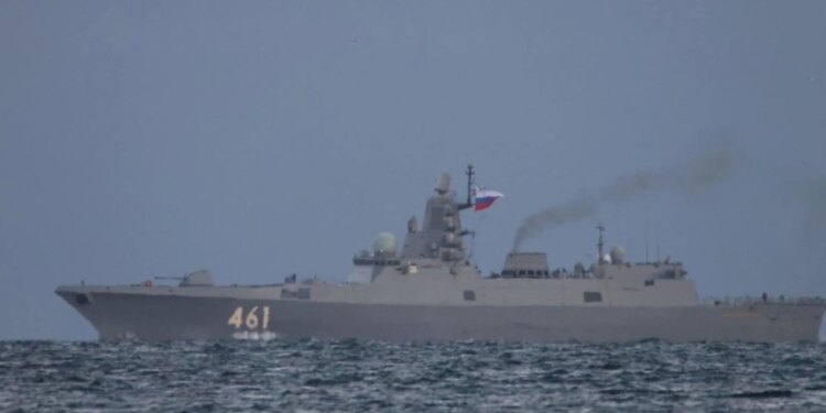 Rusia shpërngul anijet luftarake në Detin Baltik, pretendon se po përgatitet për masat e Europës ndaj flotës fantazmë