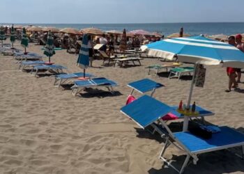 Sekuestrohen në Spille 101 çadra dhe 202 shezlongë; dy persona procedohen penalisht