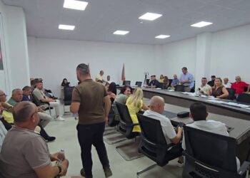 Selenica refuzon shkrirjen, këshilltarët e majtë e të djathtë kundërshtojnë bashkimin me Vlorën