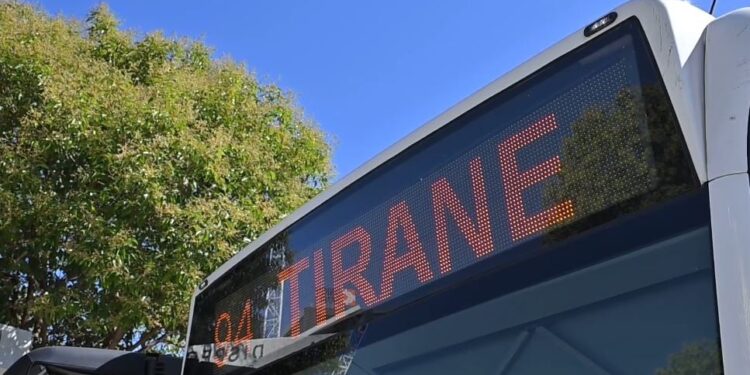 Shoqata e transportit i kërkon qeverisë vijimin e skemës së kompensimit pas çmimit të naftës 214 lekë/litër