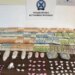 Shpërndanin drogë me makinë në Mykonos; në pranga dy shqiptarët, policia sekuestron 65 mijë euro, zbulohen identitetet