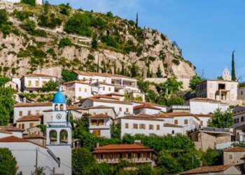 Shqipëria parajsë për pensionistët amerikanë, Forbes: kostoja e jetesës shumë herë më e ulët se në SHBA