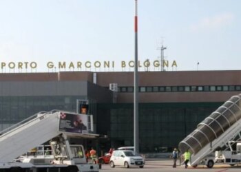 Shqiptari pëson arrest kardiak pas uljes së avionit dhe ndërron jetë në aeroportin e Bolonjës