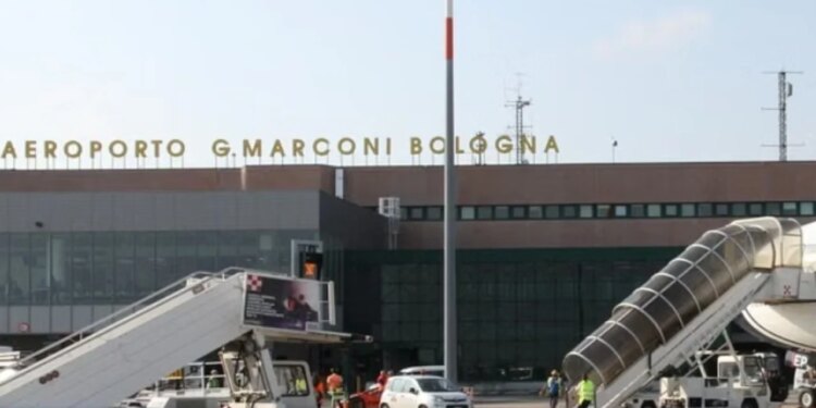 Shqiptari pëson arrest kardiak pas uljes së avionit dhe ndërron jetë në aeroportin e Bolonjës