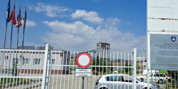 Shtetasi iranian i ndaluar në Aeroportin Ndërkombëtar të Prishtinës kërkon azil në Kosovë: Ndihem i kërcënuar atje