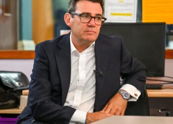 Skandal sigurie në Londër: Kryeministri Burnham shkëmben mesazhe me personin që hiqej si ndihmësi i Trump