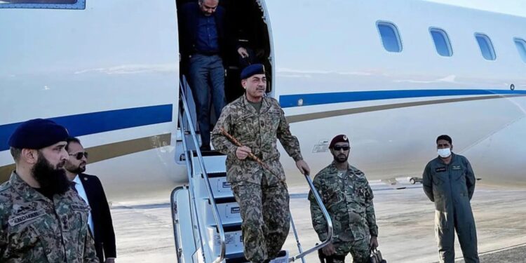 Sot sanksionet e SHBA ndaj Iranit; shefi i ushtrisë pakistaneze mbërrin për ndërmjetësim, para fluturimit foli me Trump