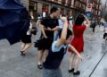 Stuhia e fuqishme godet Kinën: Shangai nën ujë, mbi 1 milion të evakuuar, paralajmërohet përmbytje