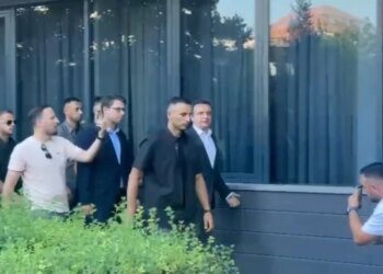 Takimi Kurti-Abdixhiku në Kuvend mbi negociatat e formimit të institucioneve; kryeministri i Kosovës: Kemi mbështetje të mjaftueshme, por…
