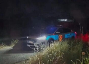 Të shtëna me armë zjarri në jaht pranë Palasës, policia nis ndjekjen e mjetit lundrues