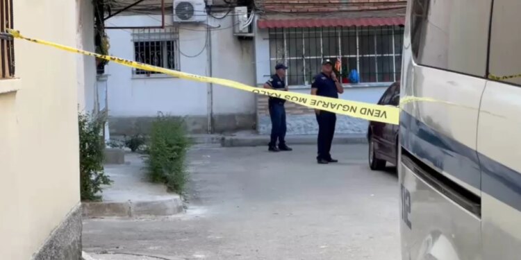 Të shtënat në Korçë që i morën jetën 20-vjeçarit; Policia identifikon të dyshuarin, tre persona shoqërohen në Komisariat