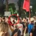 Tensione në ditën e 89-të të tubimit në Tiranë: Sali Lushaj përplaset fizikisht me Dritan Goxhaj, protestuesit ndërhyjnë