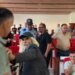 Tensione në mbledhjen e Këshillit Bashkiak në Maliq, i moshuari me shkop i hakërrehet kryetarit; mazhoranca braktis sallën