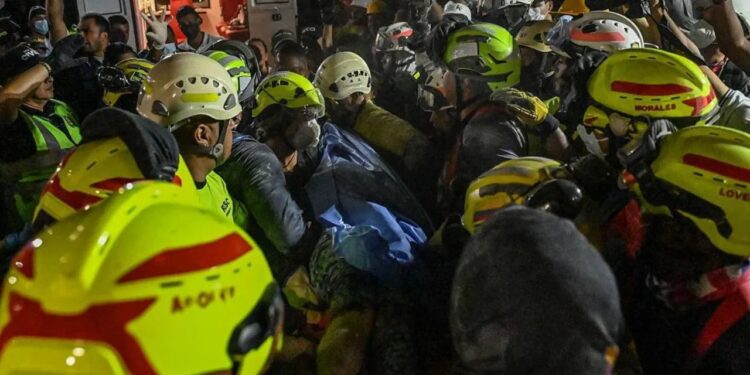 Tërmeti shkatërrues në Kolumbi: 32-vjeçarja mbijetoi 36 orë nën rrënoja, u shpëtua e gjallë
