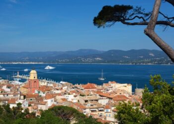 Terror në Saint-Tropez: Katër të armatosur hyjnë në vilën e miliarderit brazilian dhe lidhin familjen për t’i grabitur