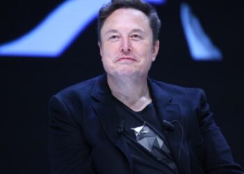 Tesla i pagoi Elon Musk me shifra marramendëse, 2.5 milionë herë më shumë se punonjësi mesatar në 2025