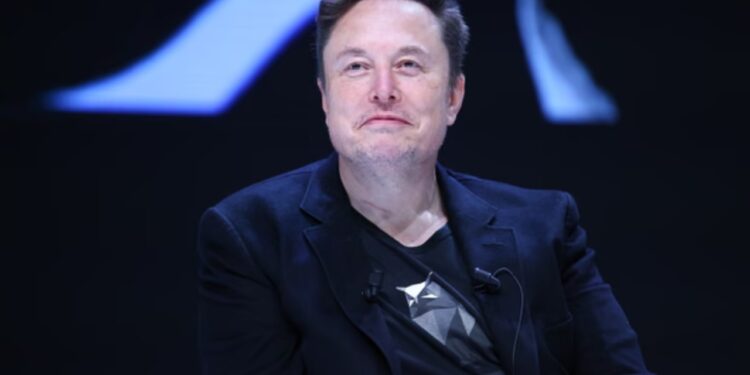 Tesla i pagoi Elon Musk me shifra marramendëse, 2.5 milionë herë më shumë se punonjësi mesatar në 2025