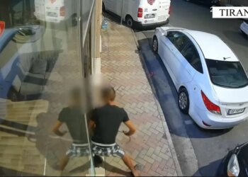 Theu masën e arrestit në shtëpi dhe kreu 8 vjedhje brenda javës në Tiranë, arrestohet 20-vjeçari