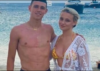 Thomas Tuchel e la jashtë Botërorit; partnerja e Phil Foden hakmerret duke shitur fanelat e Anglisë