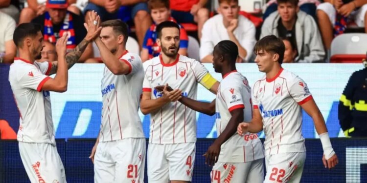 Tifozët glorifikuan Ratko Mladic; kërkohet përjashtimi i Crvena Zvezda nga Conference League