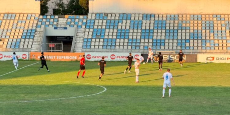 Tirana feston 106-vjetorin e themelimit me barazim në miqësoren me Laçin
