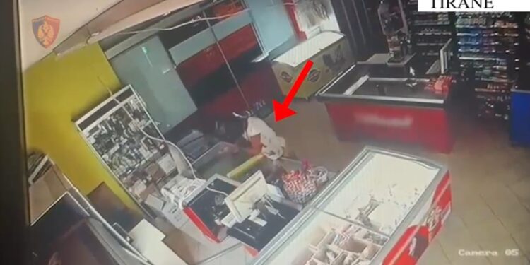 Tiranë: 2 të arrestuar për 6 vjedhje brenda 24 orësh; një kishte thyer masën Arrest në shtëpi