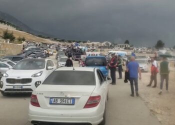 Tomorri pret mijëra pelegrinë; policia rrit masat në akset drejt Teqesë së Kulmakut deri më 25 gusht
