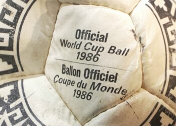 Topi i Maradonës 10 milionë dollarë: Dora e Zotit dhe Goli i Shekullit nga Botërori 1986 në ankand