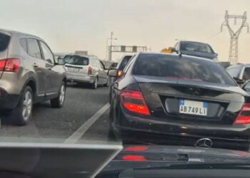 Trafiku i rënduar në Elbasan dhe fluksi i emigrantëve në gusht vështirësojnë lëvizjet drejt juglindjes