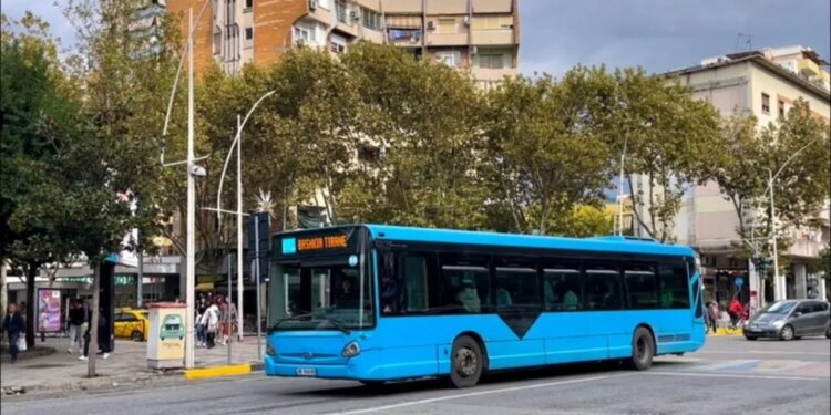 Transporti publik në alarm: operatorët kërkojnë kompensim të karburantit dhe paralajmërojnë reduktim të autobusëve