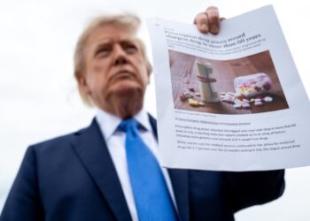 Trump feston uljen e çmimeve të ilaçeve, citon artikull që flet për suksesin e Bidenit
