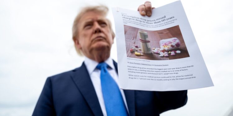 Trump feston uljen e çmimeve të ilaçeve, citon artikull që flet për suksesin e Bidenit