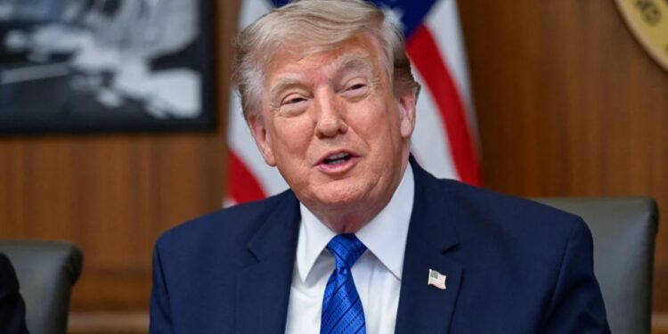 Trump gati të nënshkruajë urdhrin ekzekutiv që synon uljen e numrit të vaksinave të rekomanduara për fëmijë