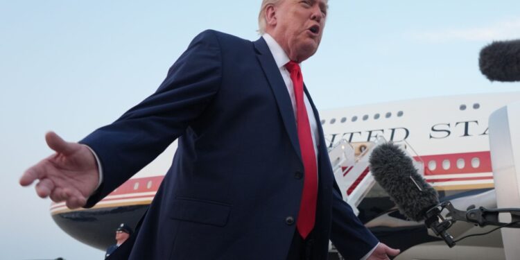 Trump hedh poshtë aludimet për mungesë municionesh luftarake: Publikuesit e deklaratave tradhtare të dënohen me burg