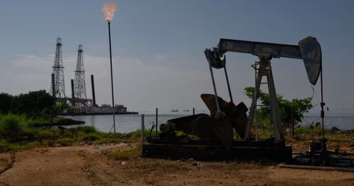 Trump njofton marrëveshjen me Venezuelën: SHBA merr kontrollin e 65 miliardë fuçive rezervave të naftës