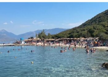 Turistët pushtojnë Karaburunin, hotelet plot në pikun e sezonit veror