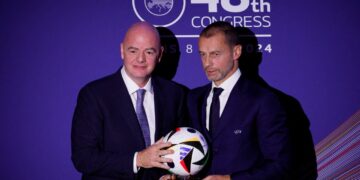 UEFA dhe FIFA ulën armët; organi kryesor europian tërhiqet nga bojkoti — çfarë ndodhi me planin e Infantinos