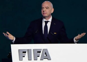 Uellsi e Anglia i tërheqin mbështetjen Gianni Infantinos; presioni ndaj presidentit të FIFA-s kulmon