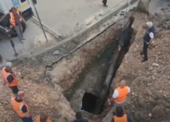 Ujërat e zeza përmbytnin Kasharin prej vitesh, Rama publikon videon: Një pemë 8 metra varrosej në kolektor