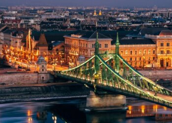 Vala ekstreme e nxehtësisë: Hungaria fik ndriçimin dekorativ të disa monumenteve ikonike të Budapestit për kursim energjie