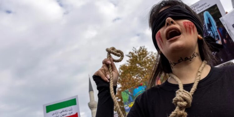 Vazhdojnë eliminimet në Iran; autoritetet iraniane ekzekutojnë me varje dy persona, pasi pretendohet se spiunonin për Izraelin