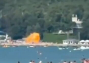 Video/ Droni ukrainas rrëzohet në një plazh në jug të Rusisë, vdesin 4 pushues, mes tyre një fëmijë