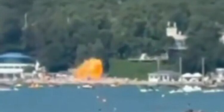 Video/ Droni ukrainas rrëzohet në një plazh në jug të Rusisë, vdesin 4 pushues, mes tyre një fëmijë