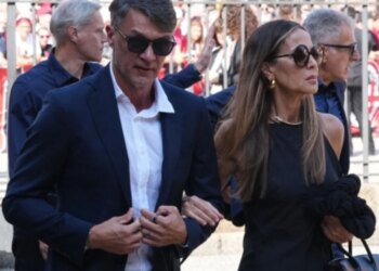 Video/ Lamtumira për legjendën e Milanit, tifozët në lot për Franco Baresin, të pranishëm ikona të futbollit