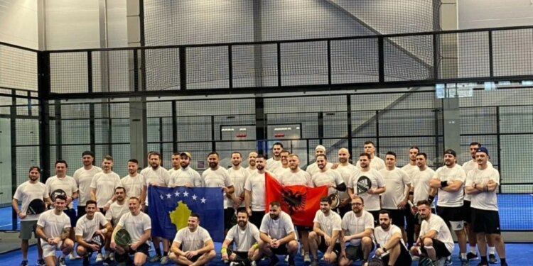 Video/ Një gjak, dy ekipe: përballja Shqipëri-Kosovë në Lojërat Mesdhetare nën tingullin e këngës së Adem Jasharit